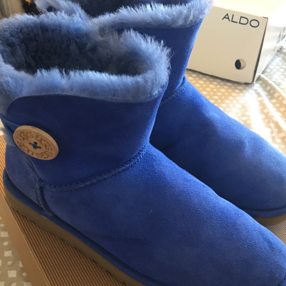 Authentic Uggs Bailey Bow Mini